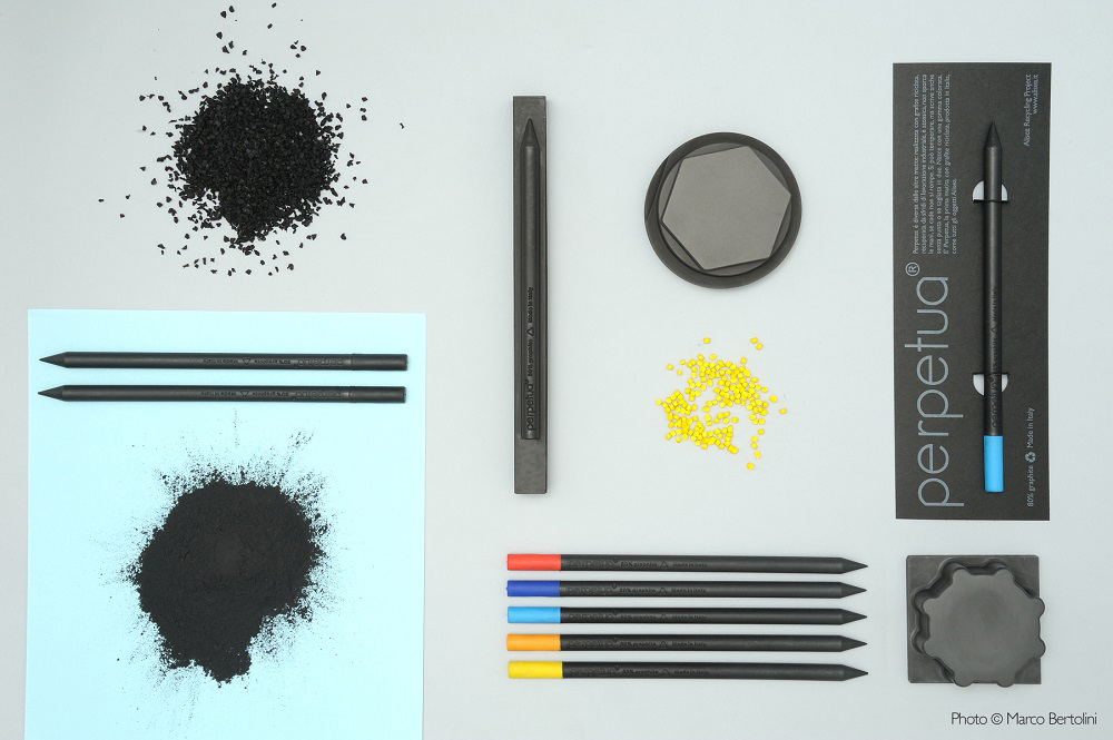 Карандаш графитовый Perpetua с голубым ластиком-1