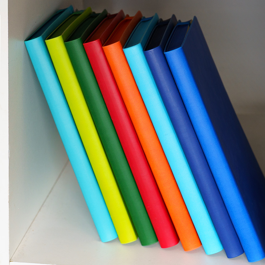 Бизнес-блокнот "RILY", формат А5,  красный, блок в точку, ярко-красный-5