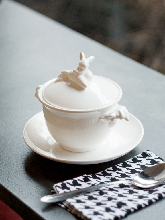 Бульонница &amp;quot;Кролик - Везунчик&amp;quot; с тарелкой, Белый-1