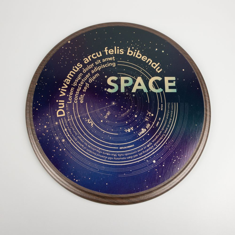 Плакетка Plaque, круглая, венге с золотистой пластиной-3