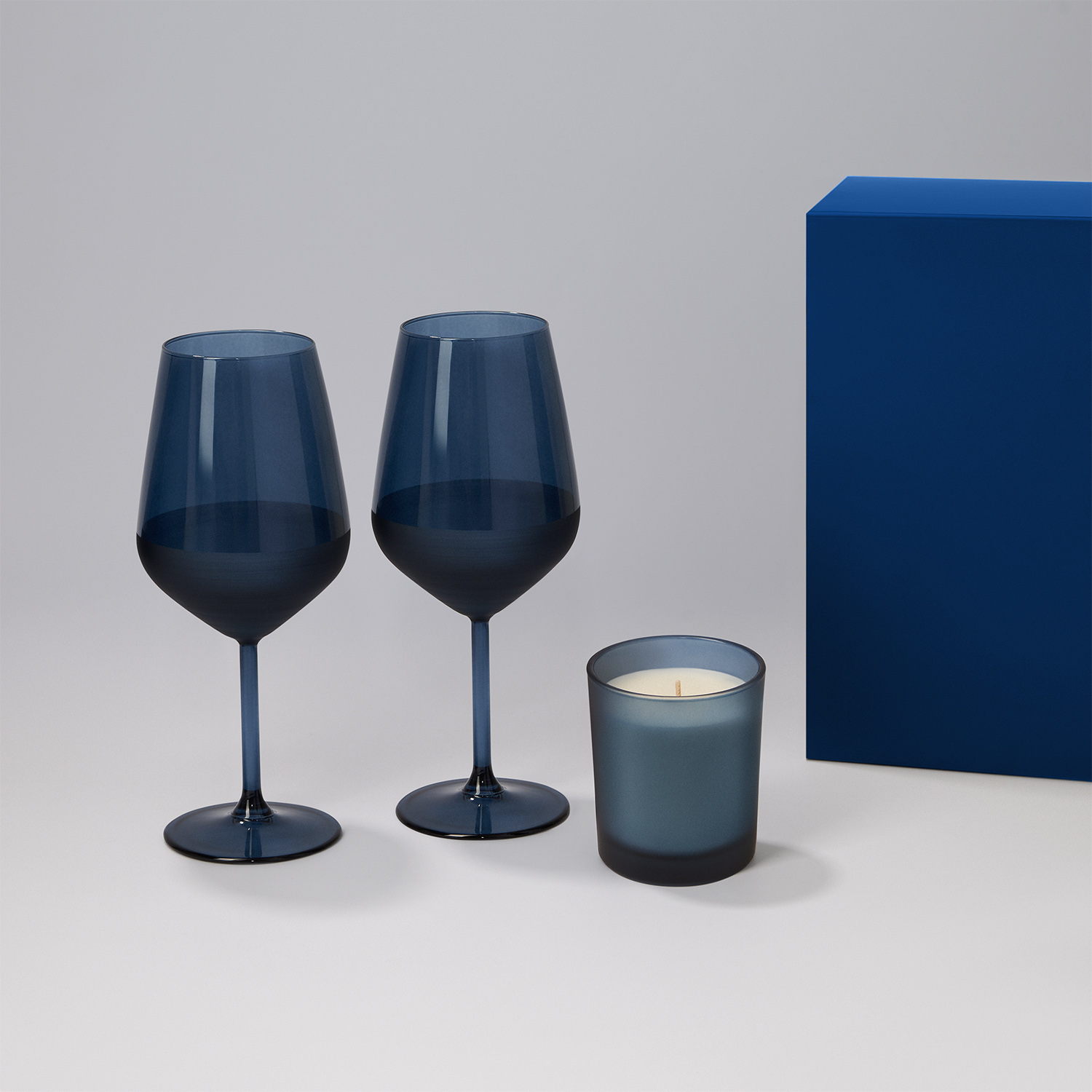 Подарочный набор свеча Enigma + 2 бокала для вина Sapphire в синей коробке-0
