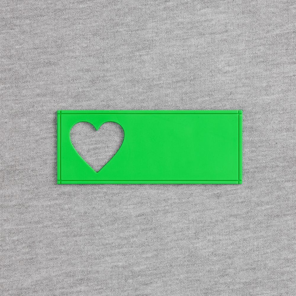 Лейбл из ПВХ с вырубкой «Сердце», зеленый неон-1