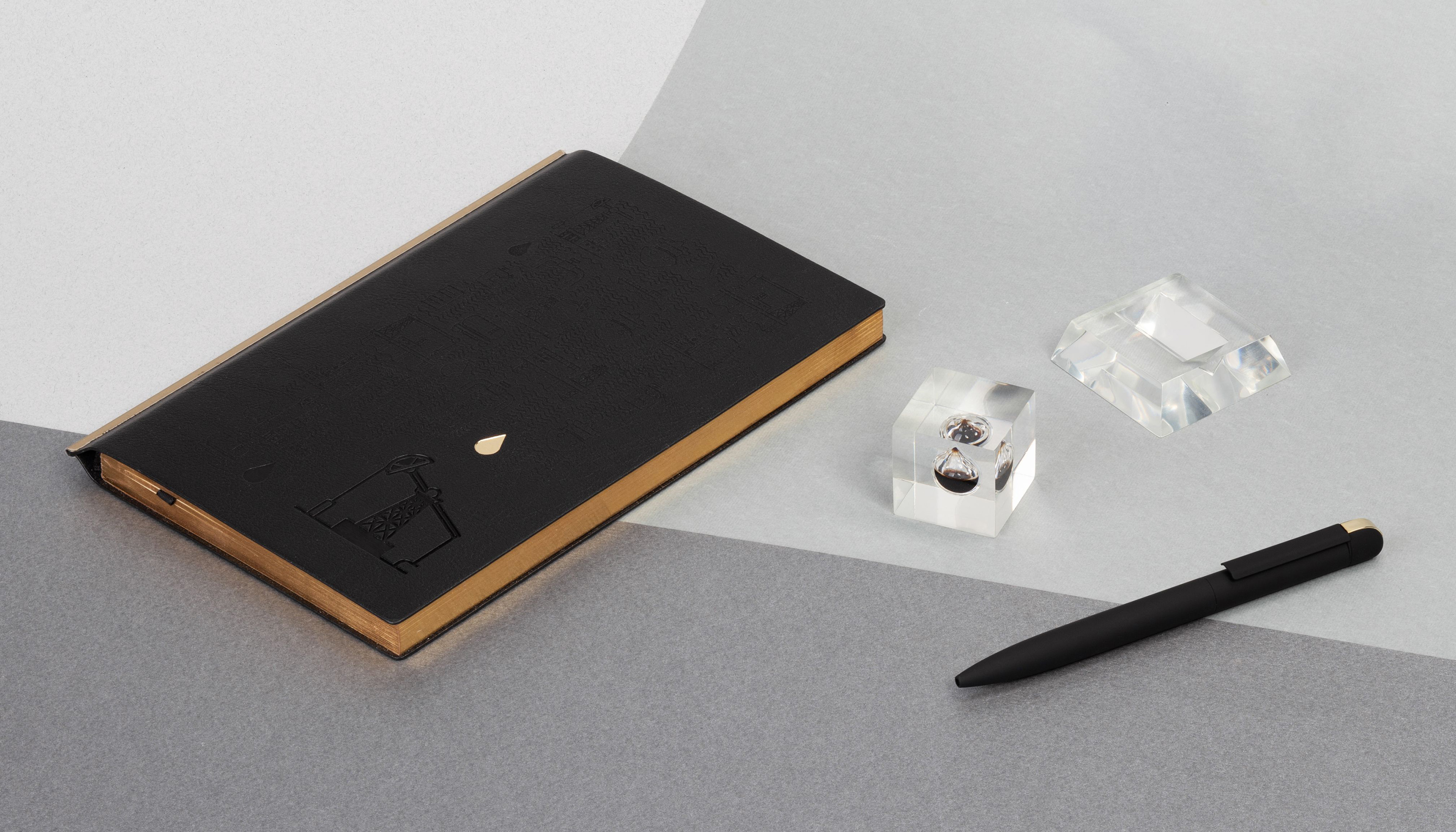 Пресс-папье с каплей нефти на подставке-1