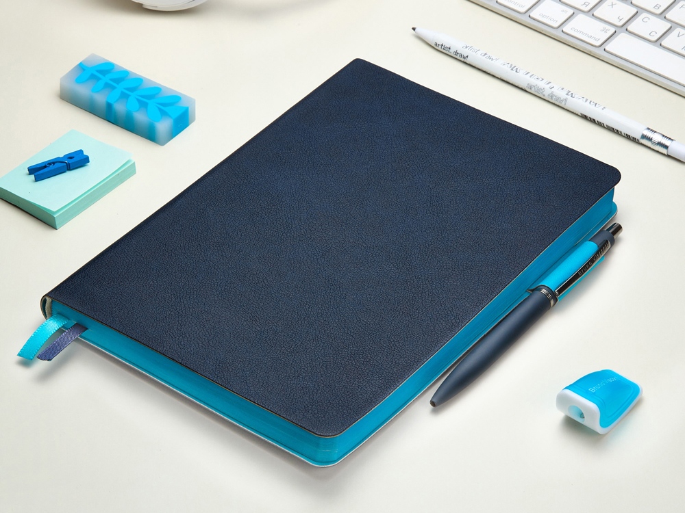 Ежедневник А5 датированный Boston 2026, темно-синий с голубым обрезом-11