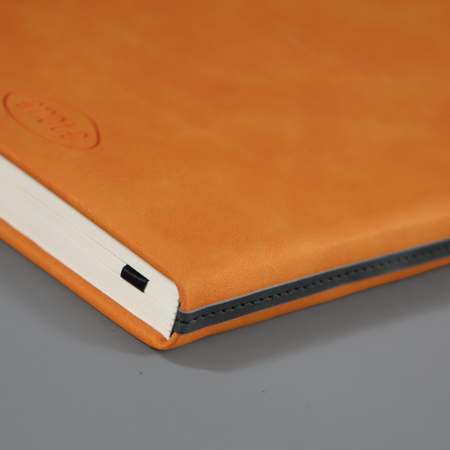 Ежедневник недатированный Muse, оранжевый, А5, с декоративной черной полосой, блок в линейку, оранжевый-4
