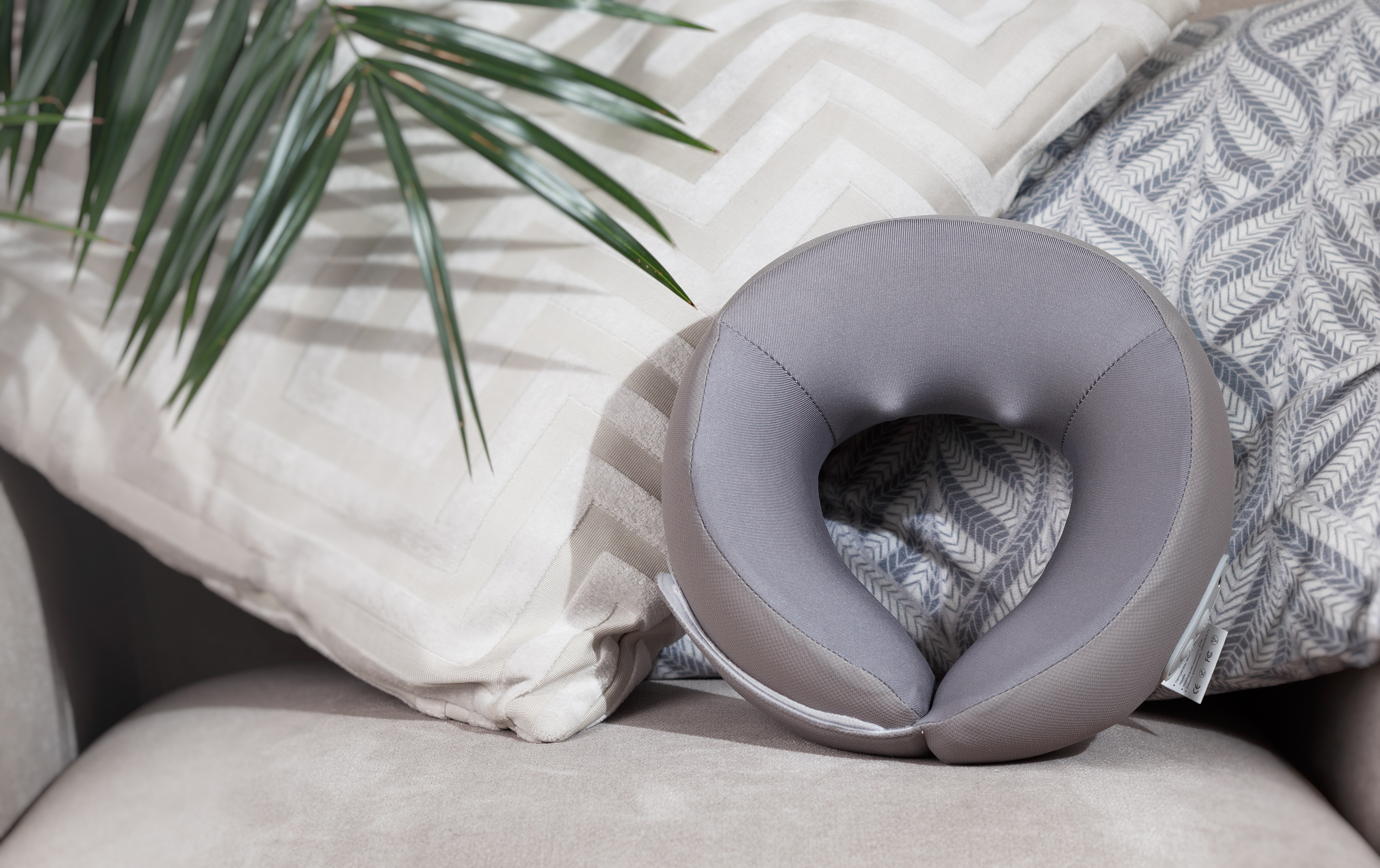 Подушка-массажер "Hug" с функцией обогрева-1