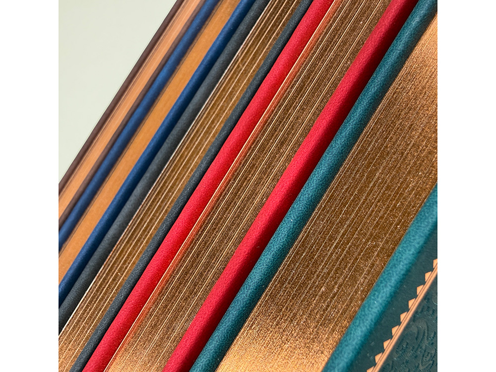 Ежедневник недатированный А4 Royal, зеленый с бронзовым срезом-6