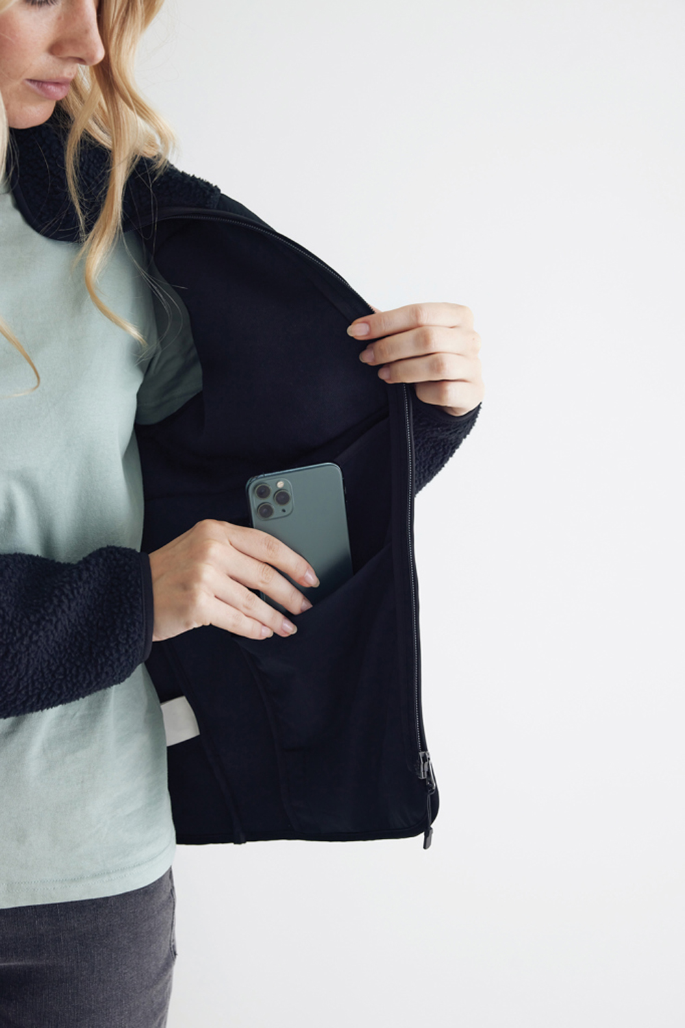 Куртка Iqoniq Diran из переработанного полиэстера AWARE™, унисекс, 320 г/м²-20