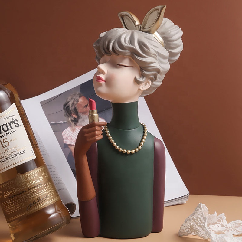 Статуэтка  &amp;quot;Девушка с помадой&amp;quot; , Зеленый/коричневый-2
