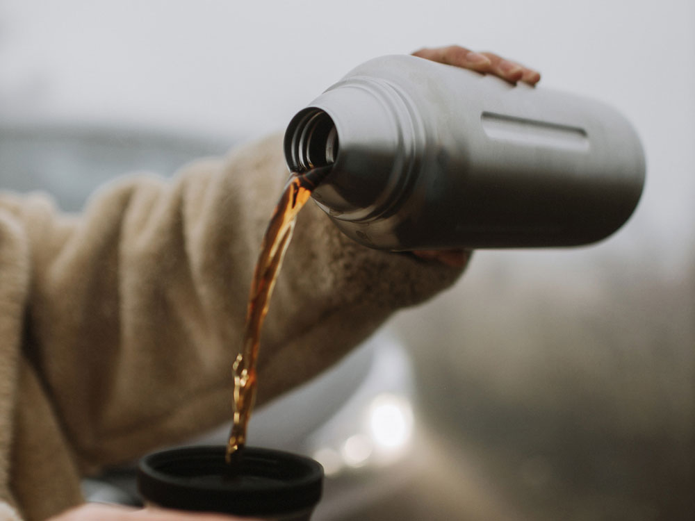 Термос для напитков, вакуумный, бытовой, тм bobber. Объем 1 литр. Артикул Flask-1000 Matte-8