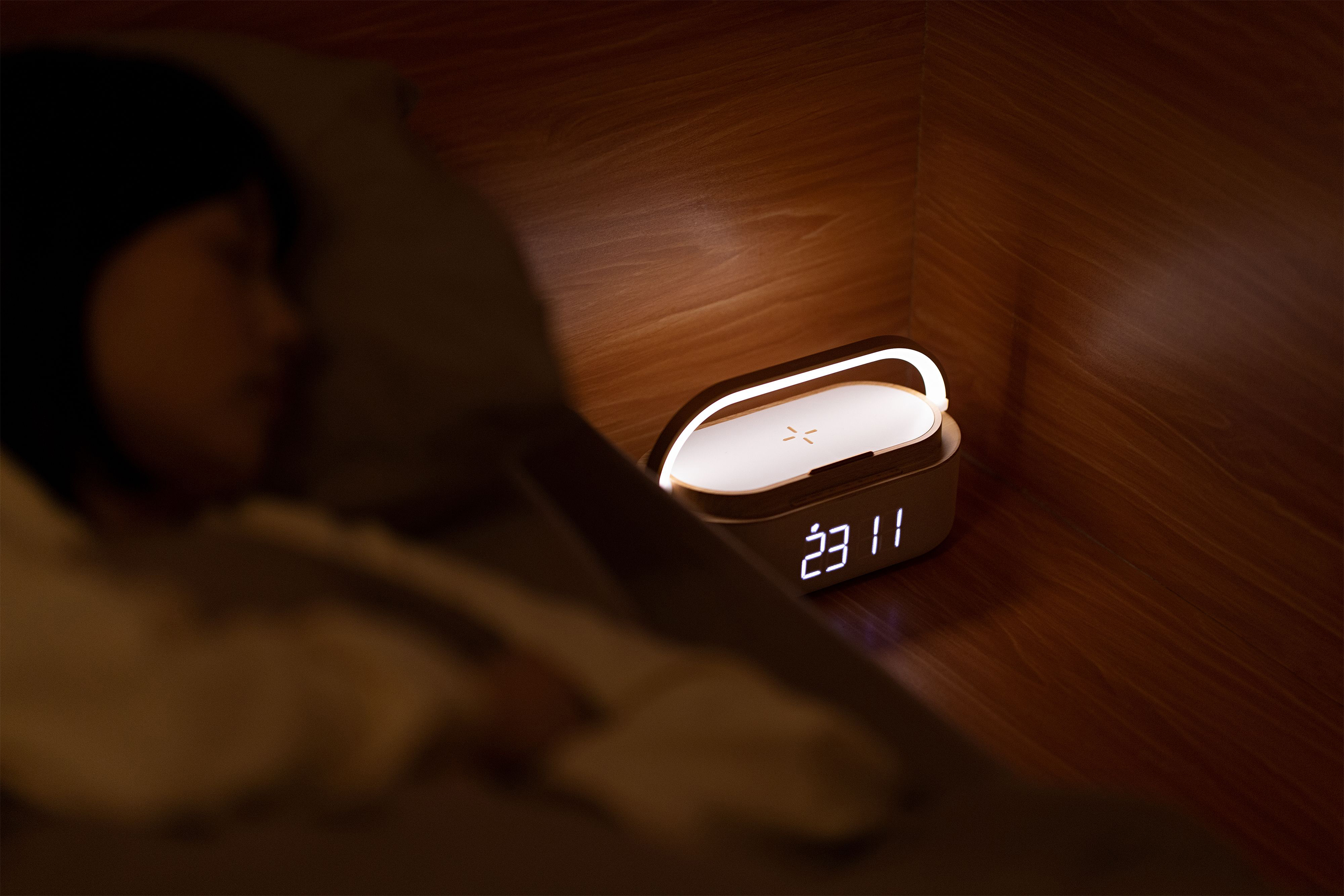 Bluetooth стерео-колонка "Smart Band" 10Вт (2х5Вт) с беспроводным (15W) ЗУ, лампой, часами, FM радио-5