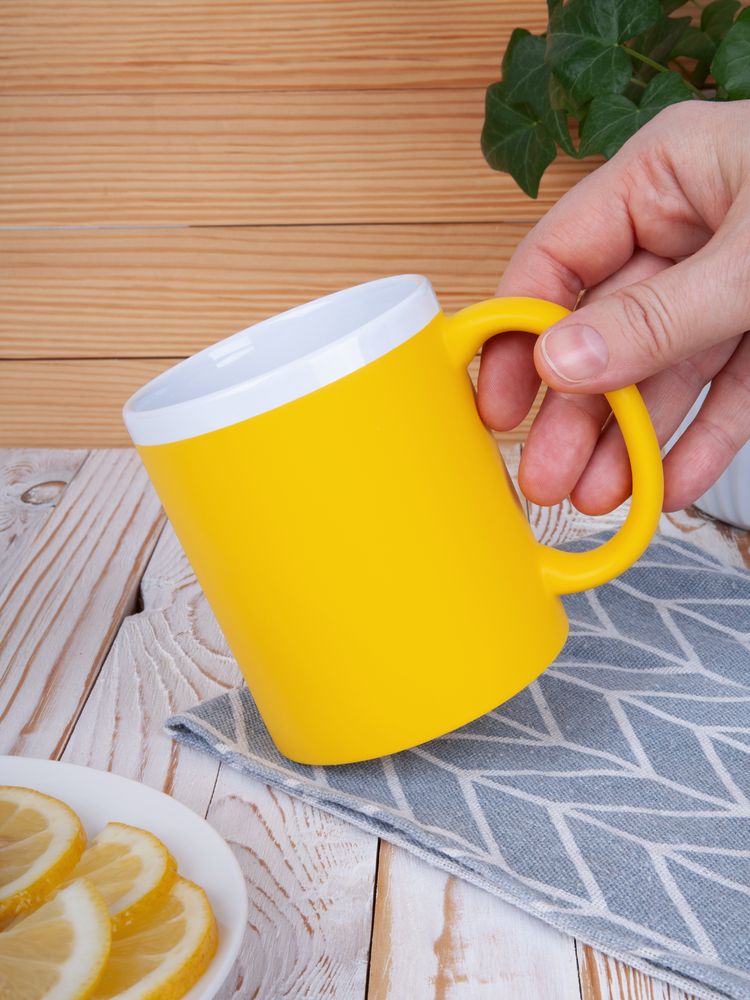 Кружка StopSpot с покрытием софт-тач, желтая-1