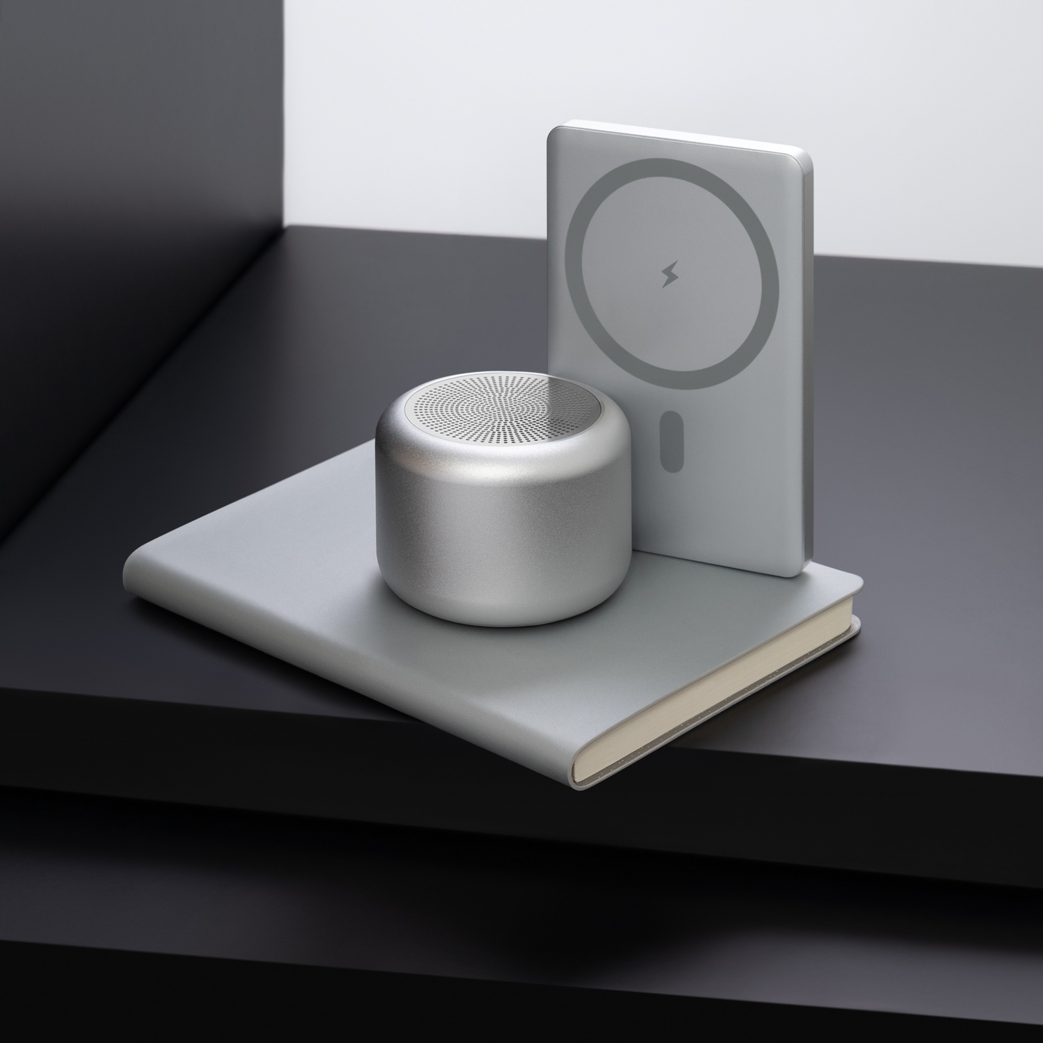 Внешний аккумулятор Atlantis PD 5000mAh с функцией беспроводной зарядки 15W, серебряный-8