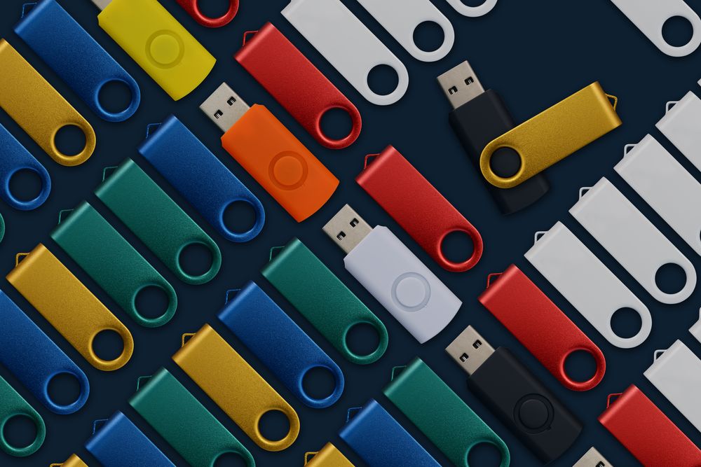 Флешка Twist Color, черная с синим, 8 Гб-2