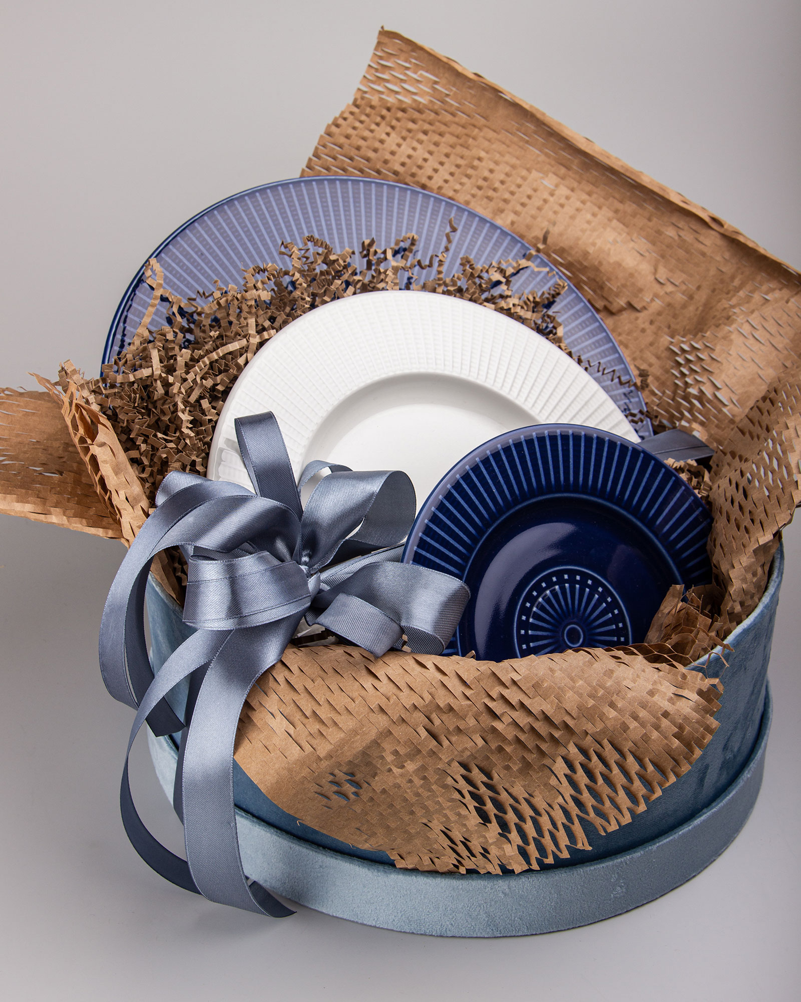 Подарочный набор "Английский люкс" с фарфоровой посудой-0