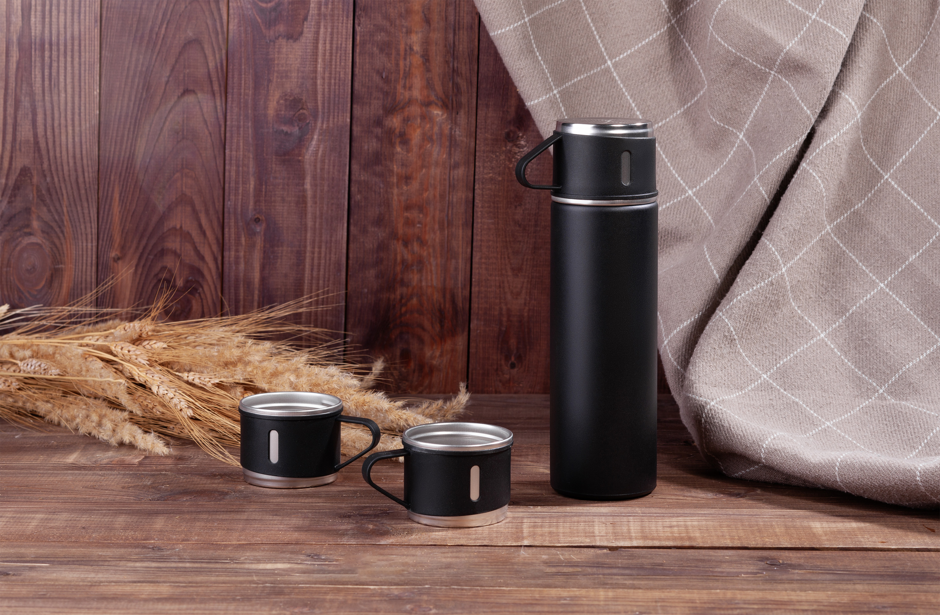 Набор подарочный "Алтай": термос, 3 кружки, покрытие пудра-4