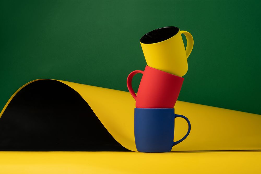 Кружка Surprise Touch Black с покрытием софт-тач, желтая-2