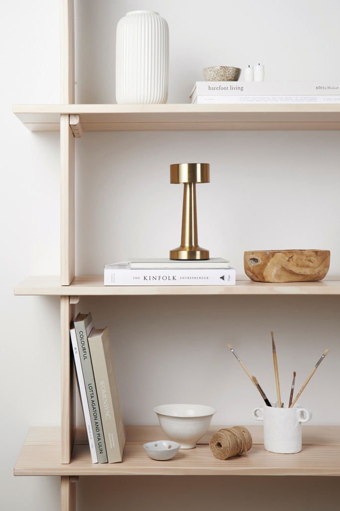 Настольная лампа VINGA Maris из переработанного пластика RCS золотистая-4