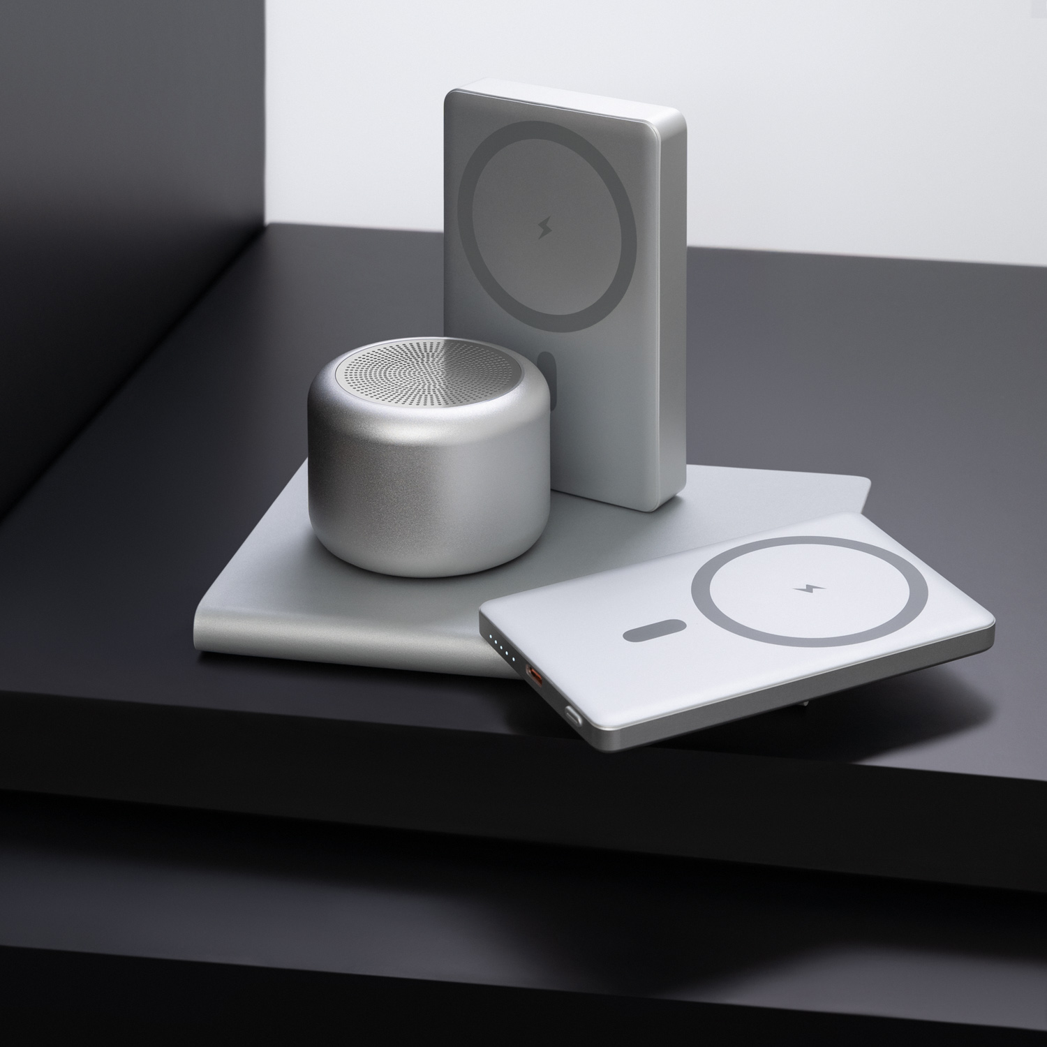 Внешний аккумулятор Atlantis PD Plus 10000mAh с функцией беспроводной зарядки 15W, серебряный-8