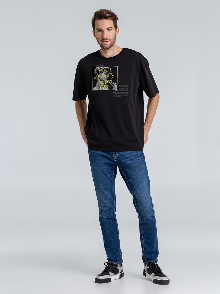 Футболка оверсайз «He is So Pretty. Давид», черная-1