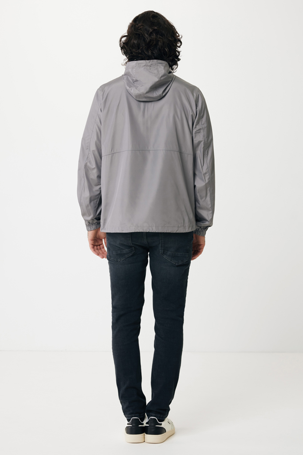 Ветровка Iqoniq Logan из переработанного полиэстера AWARE™, унисекс, 70 г/м²-7