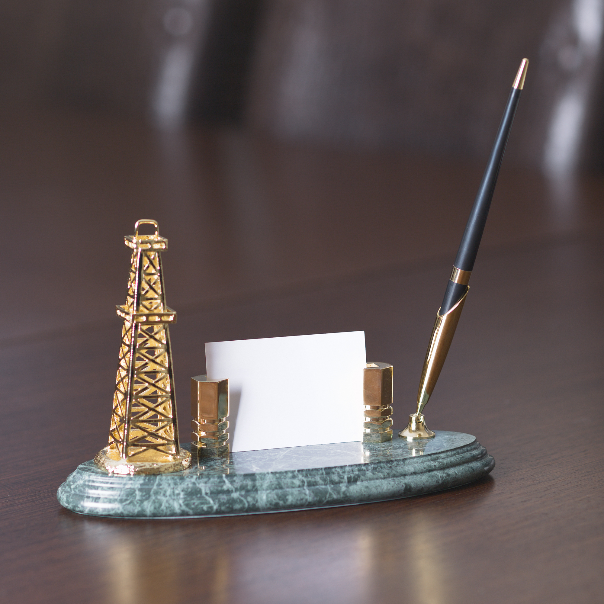 Подставка под визитки "Нефтяная вышка" с ручкой-1