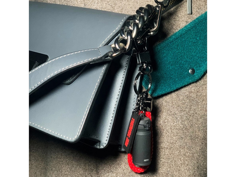 Брелок сувенирный THERMOS - 120 лет, черный-1