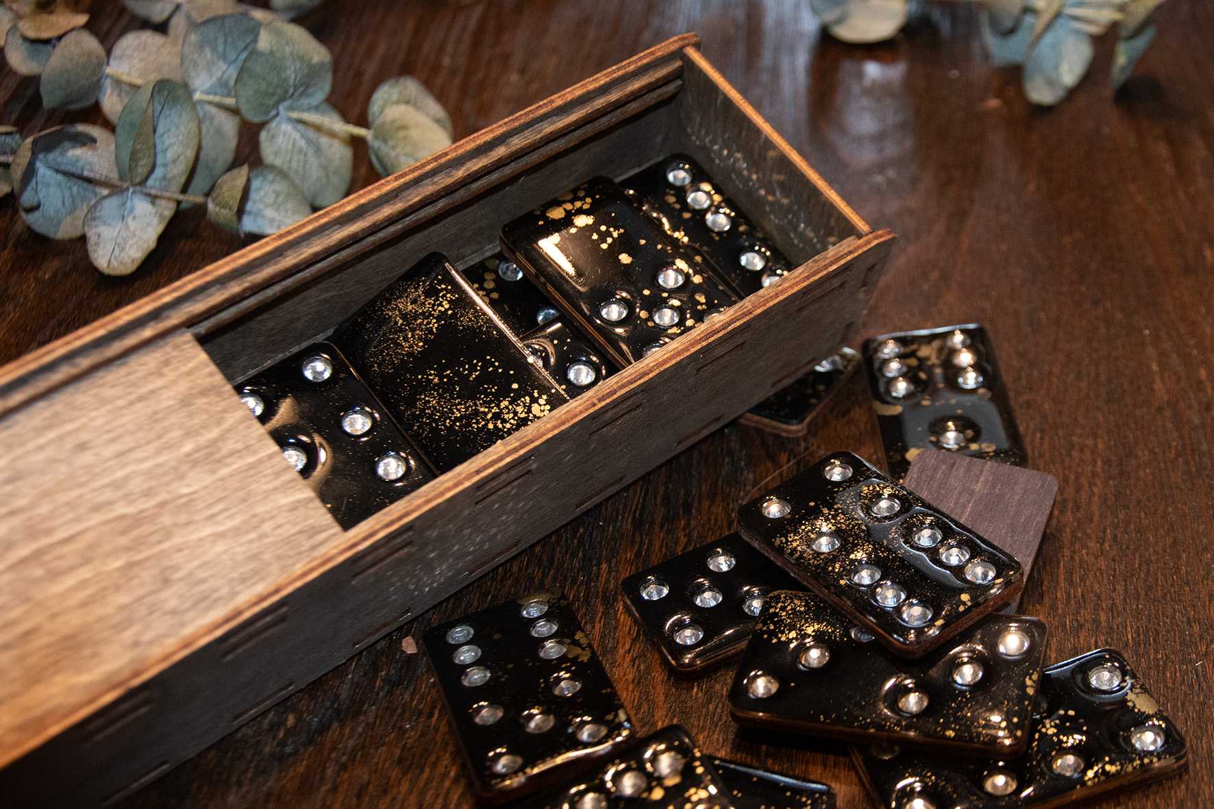 Домино WIN-WIN (черный с золотом)-9