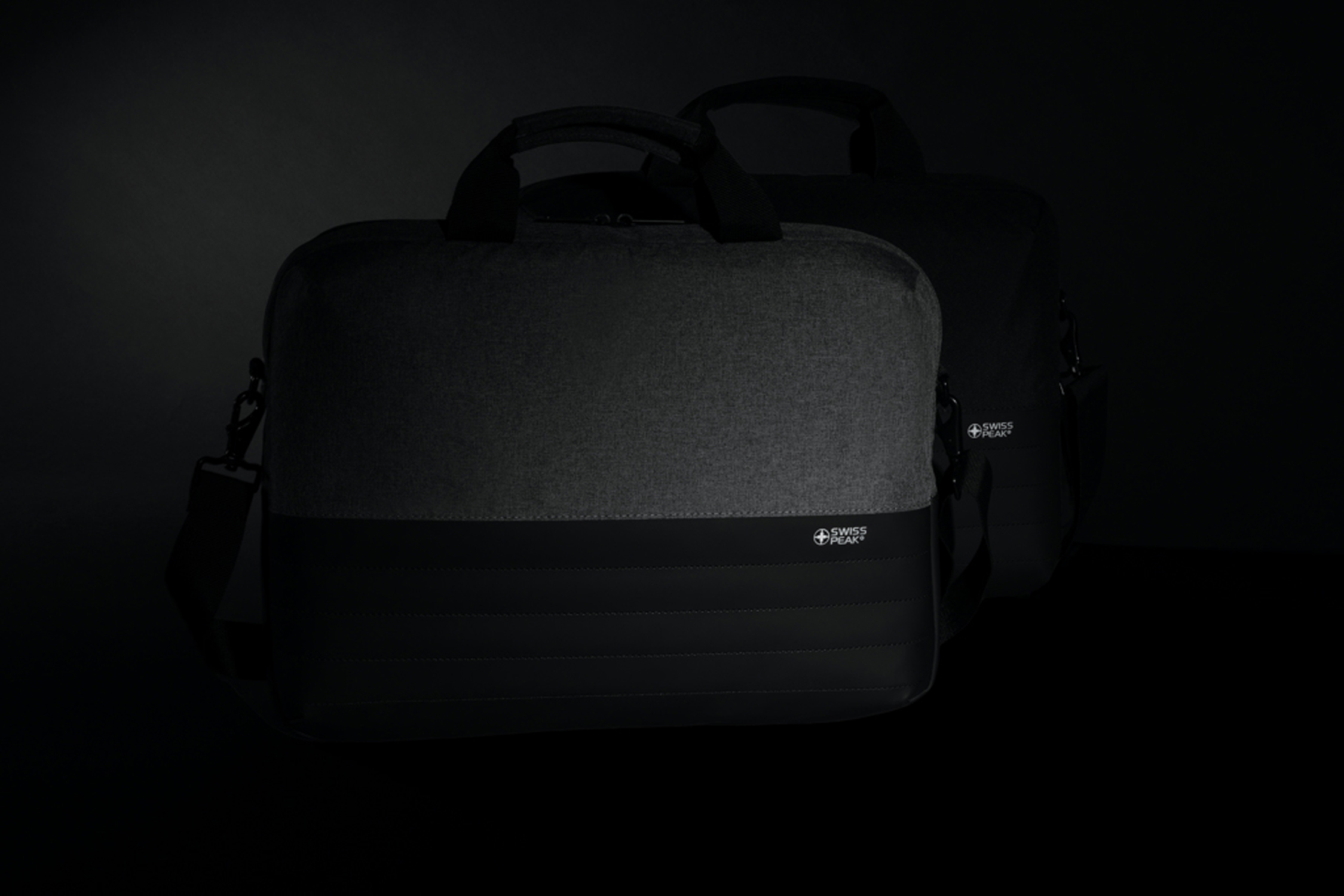 Сумка для ноутбука Swiss Peak с RFID-защитой из rPET AWARE™, 15,6’’-6