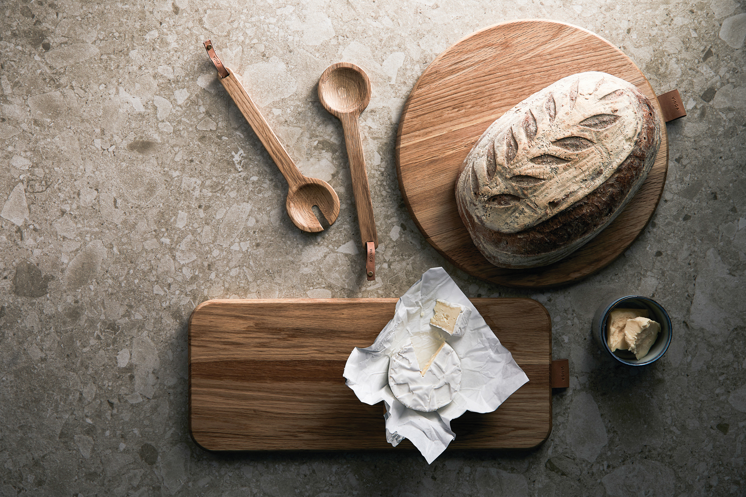 Круглая сервировочная доска VINGA Alcamo-4