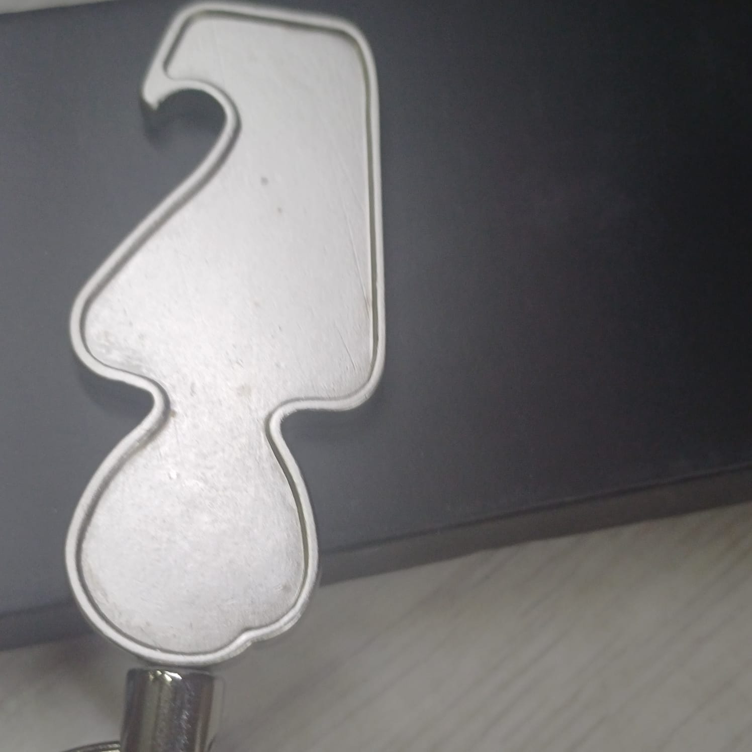 Брелок с функцией открывалки с возможностью изготовления индивидуального дизайна по заказу клиента, серебристый-1