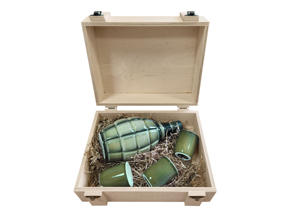 Набор День Победы: штоф Граната-лимонка 500 мл, 3 стопки-1