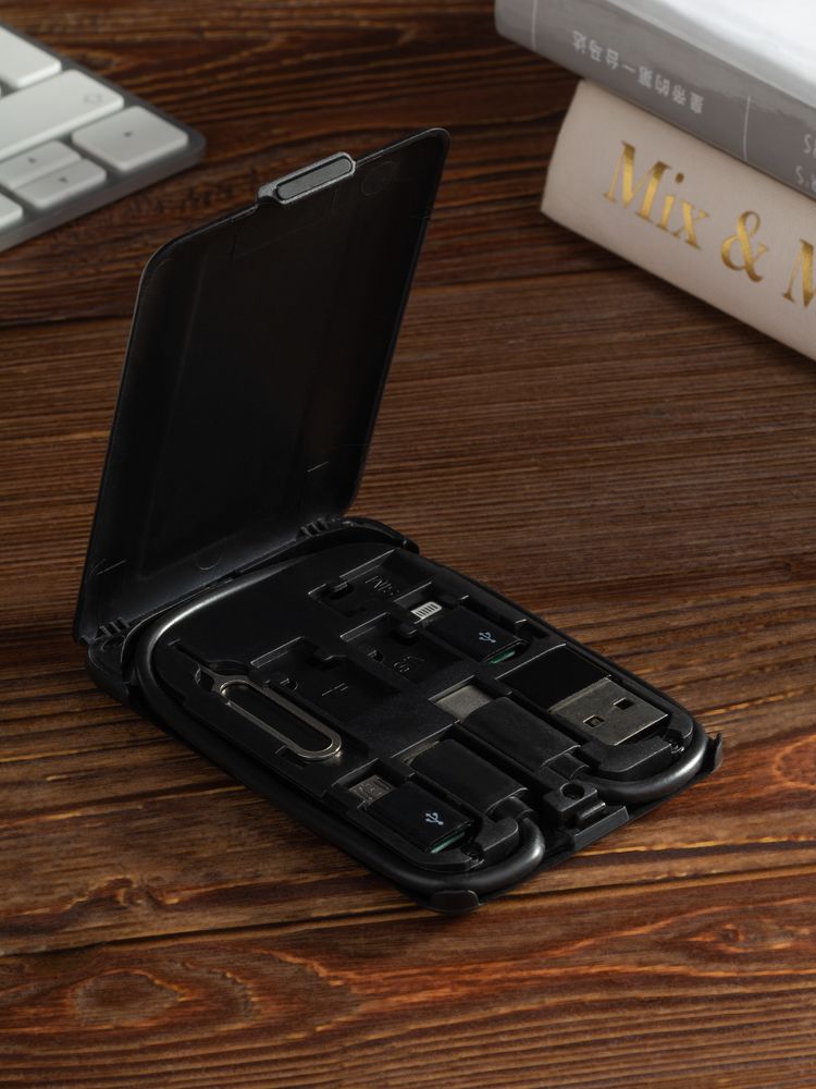 Органайзер с беспроводной зарядкой и набором адаптеров Octopod, черный-4