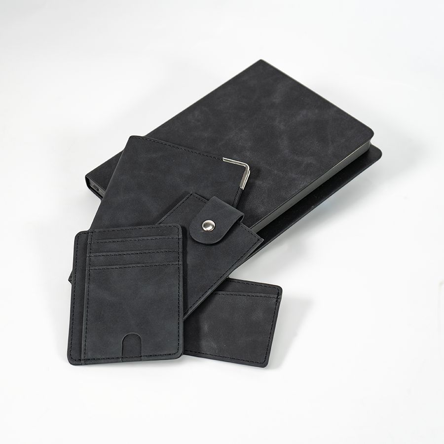 Ежедневник недатированный Solas, формат А5, с магнитом черный, кремовый блок в линейку, черный-7