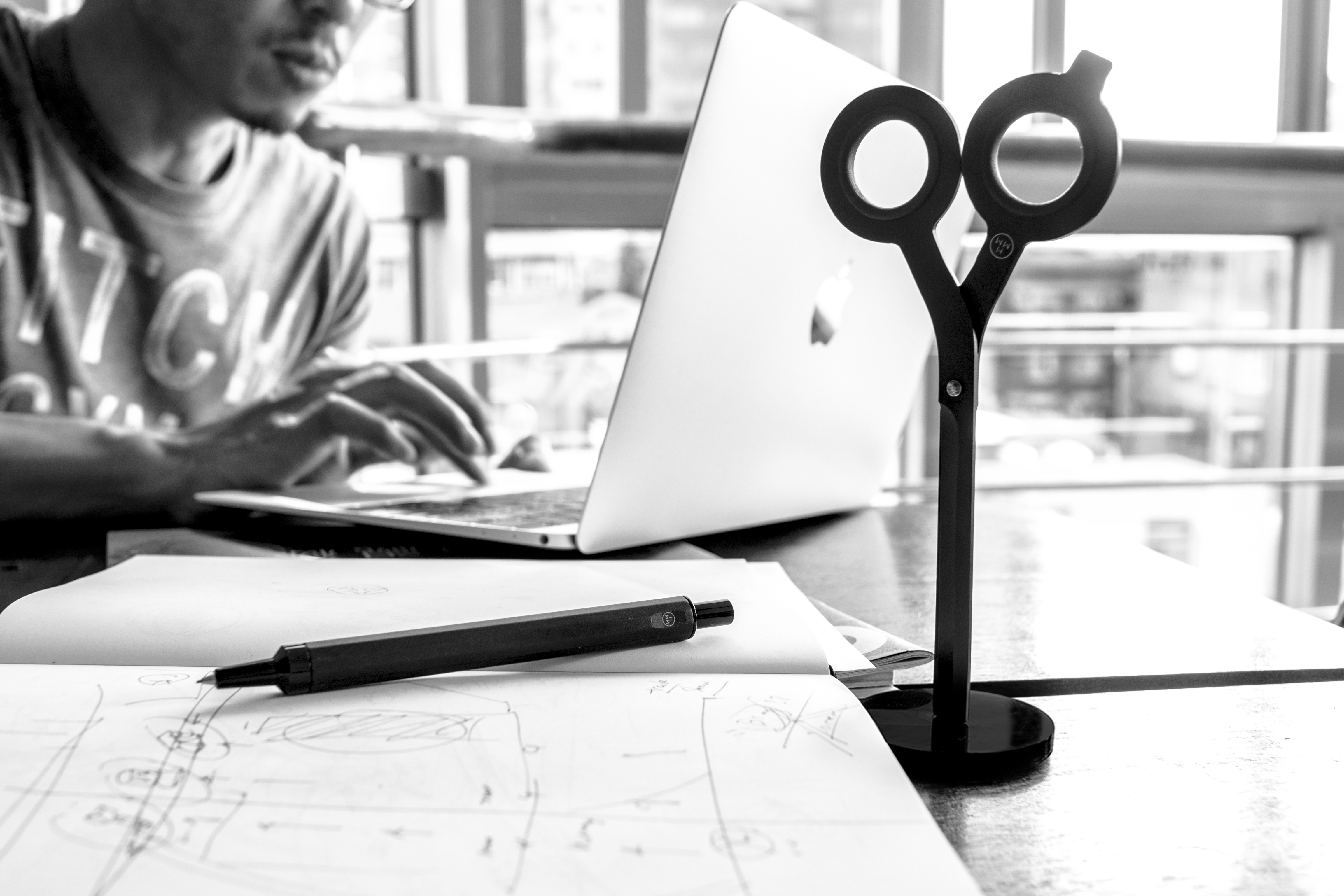 Настольные ножницы на магнитной подставке SCISSORS BLACK черные-9