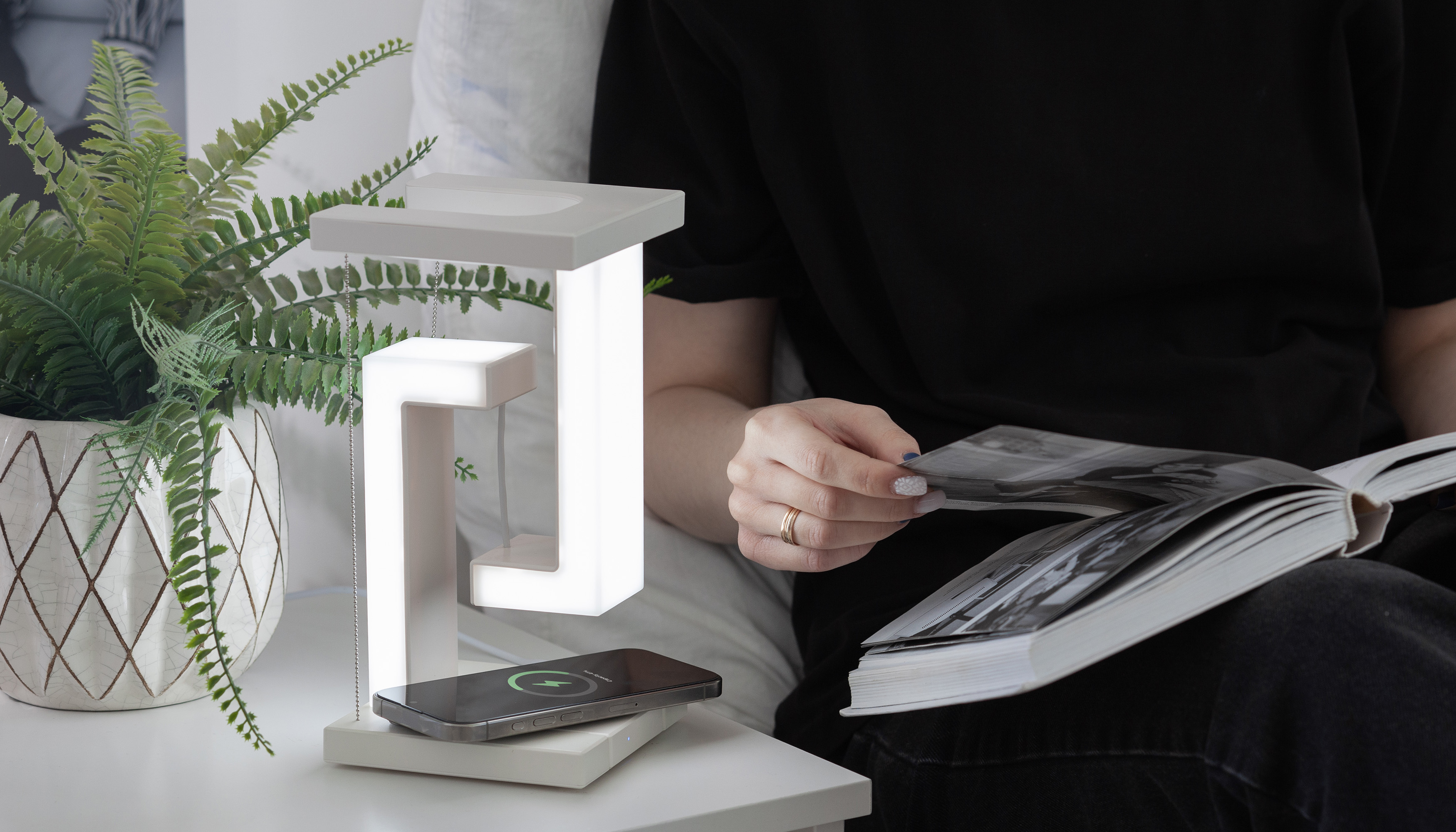 Левитирующая настольная лампа "Twin" с функцией беспроводной зарядки-3