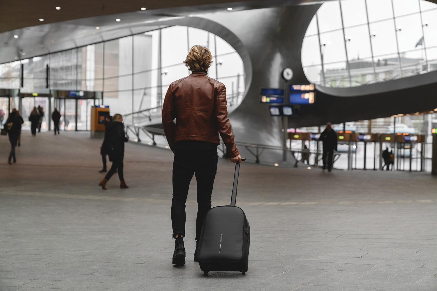 Антикражный рюкзак на колесах Bobby-3