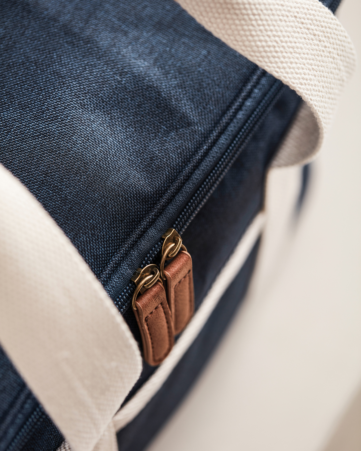 Городская сумка-холодильник VINGA Sortino из rPET-10