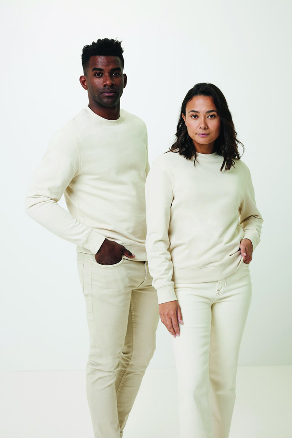 Свитшот Iqoniq Denali из переработанного неокрашенного хлопка, унисекс, 340 г/м²-31