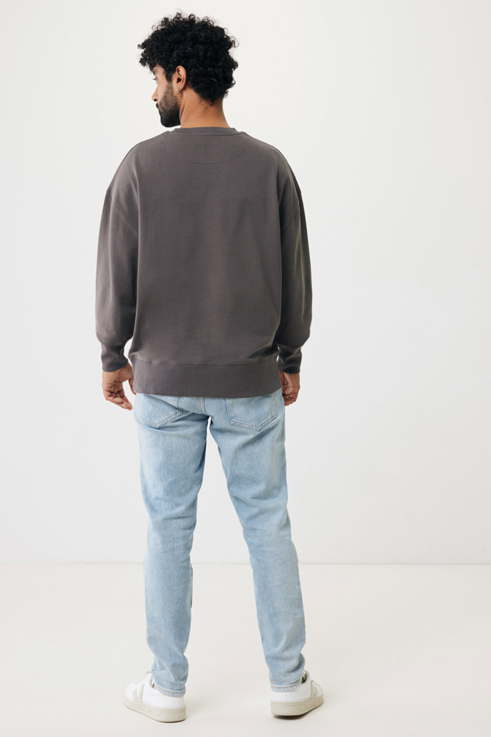 Свитшот Iqoniq Kruger из переработанного хлопка, свободный крой, унисекс, 340 г/м²-6