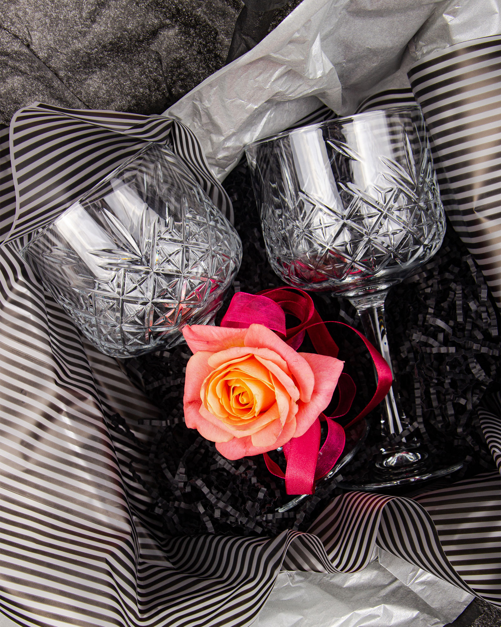 Набор с винными бокалами “Романтический перекресток”-0