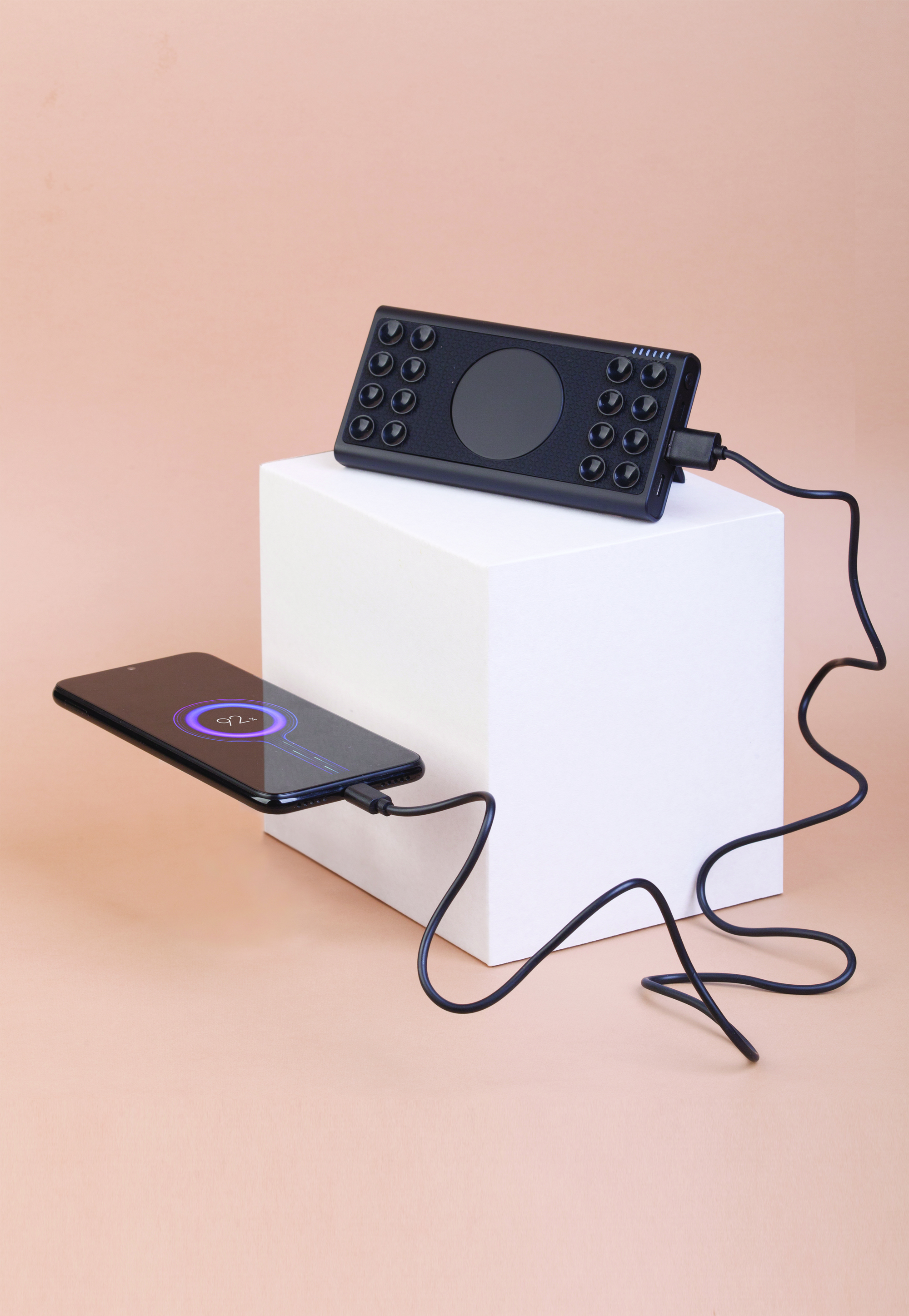 Беспроводное зарядное устройство "Eight SOFTTOUCH", 8000 mAh, с подсветкой логотипа и подставкой-1