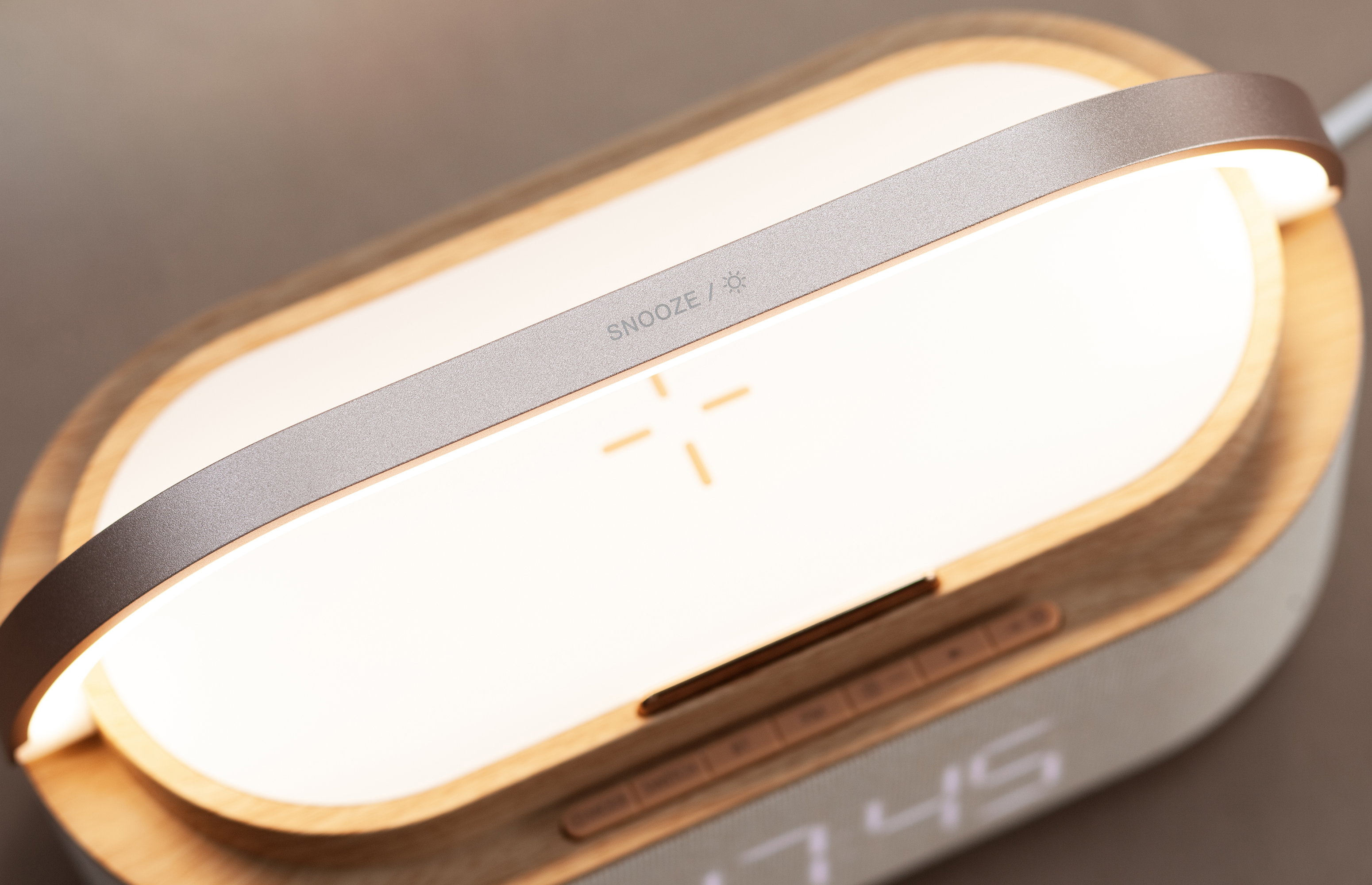 Bluetooth стерео-колонка "Smart Band" 10Вт (2х5Вт) с беспроводным (15W) ЗУ, лампой, часами, FM радио-4