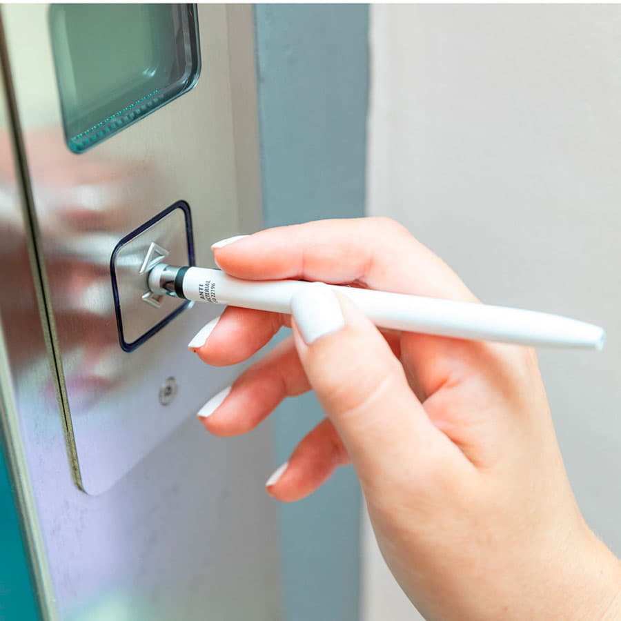 Шариковая ручка со стилусом VERNE, белый,  антибактериальный пластик, белый-8