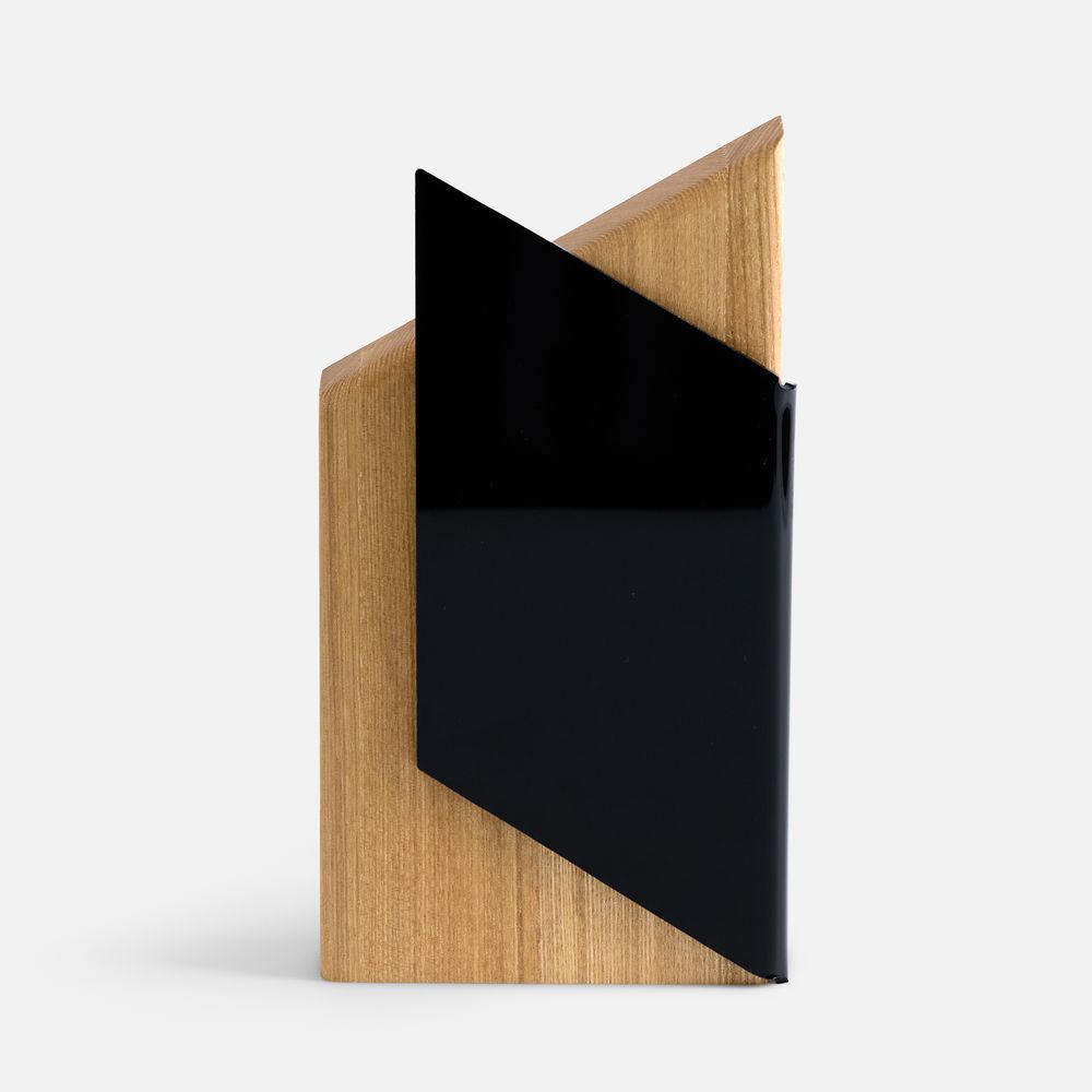 Стела Majestas-1