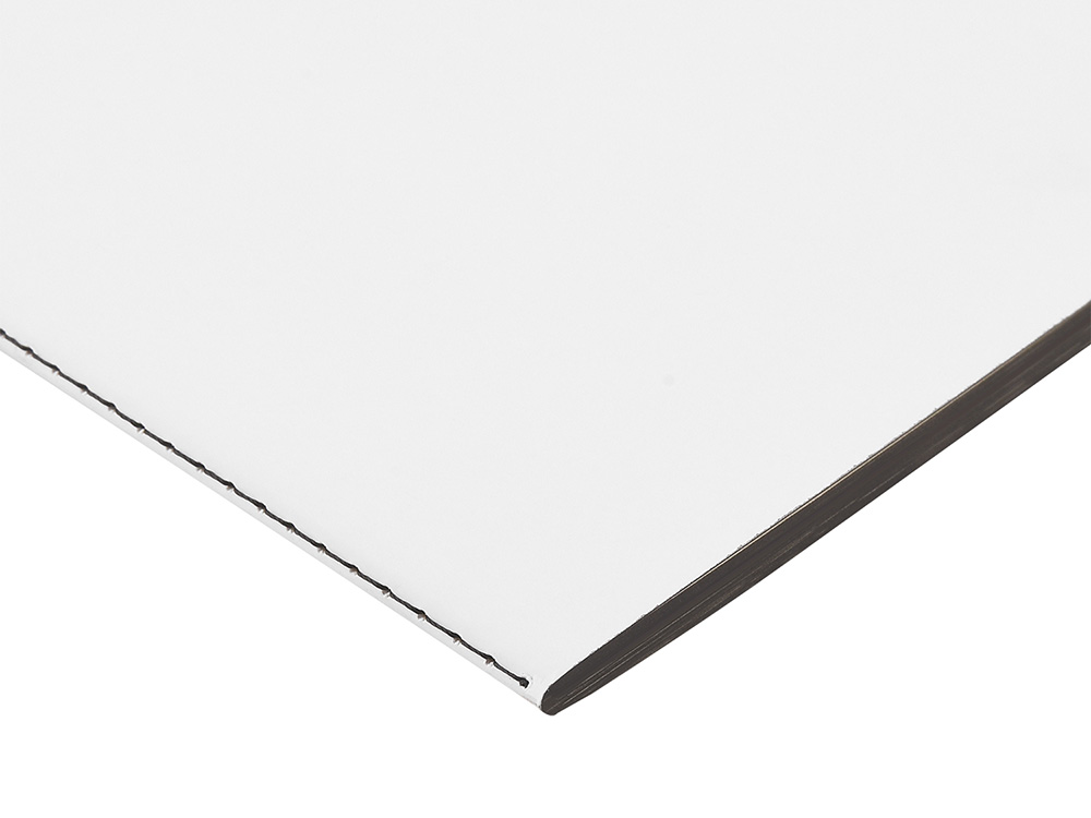 Бизнес-тетрадь А5 Pragmatic Contrast, 40 листов в клетку, белый с черным срезом-1