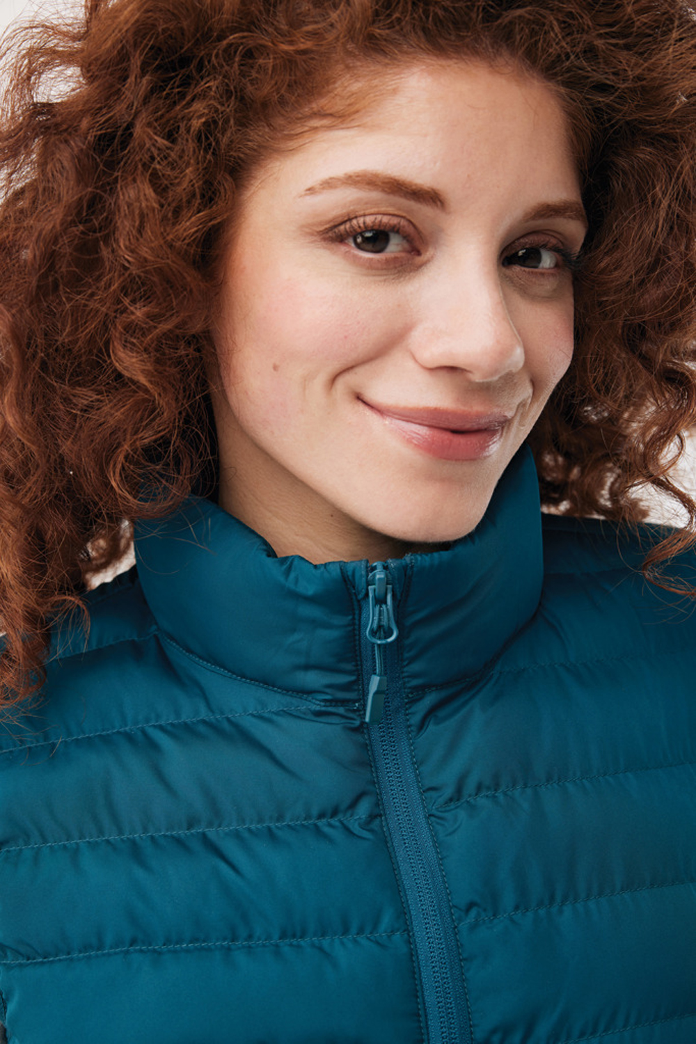 Женский стеганый жилет Iqoniq Meru из переработанного полиэстера AWARE™, 70 г/м-7