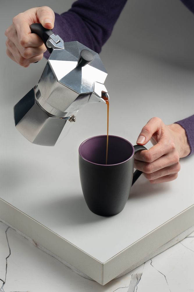 Кружка Bright Tulip, матовая, черная с фиолетовым-2