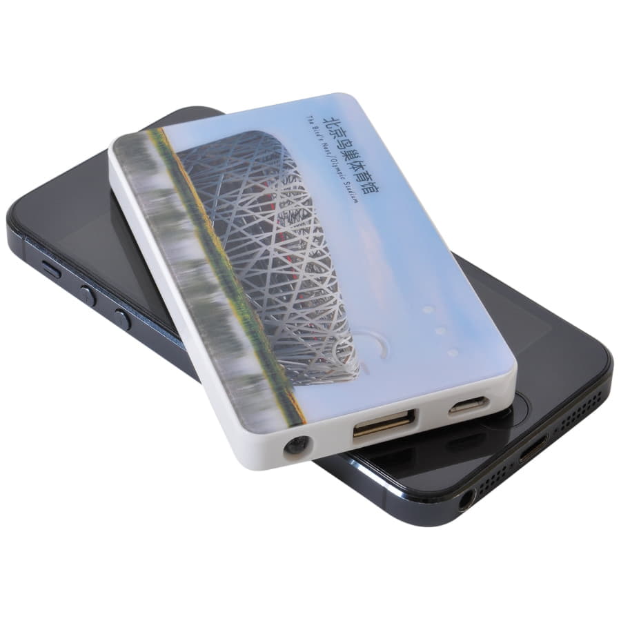 Универсальное зарядное устройство "Plain" (2800mAh) с фонариком, белый-4