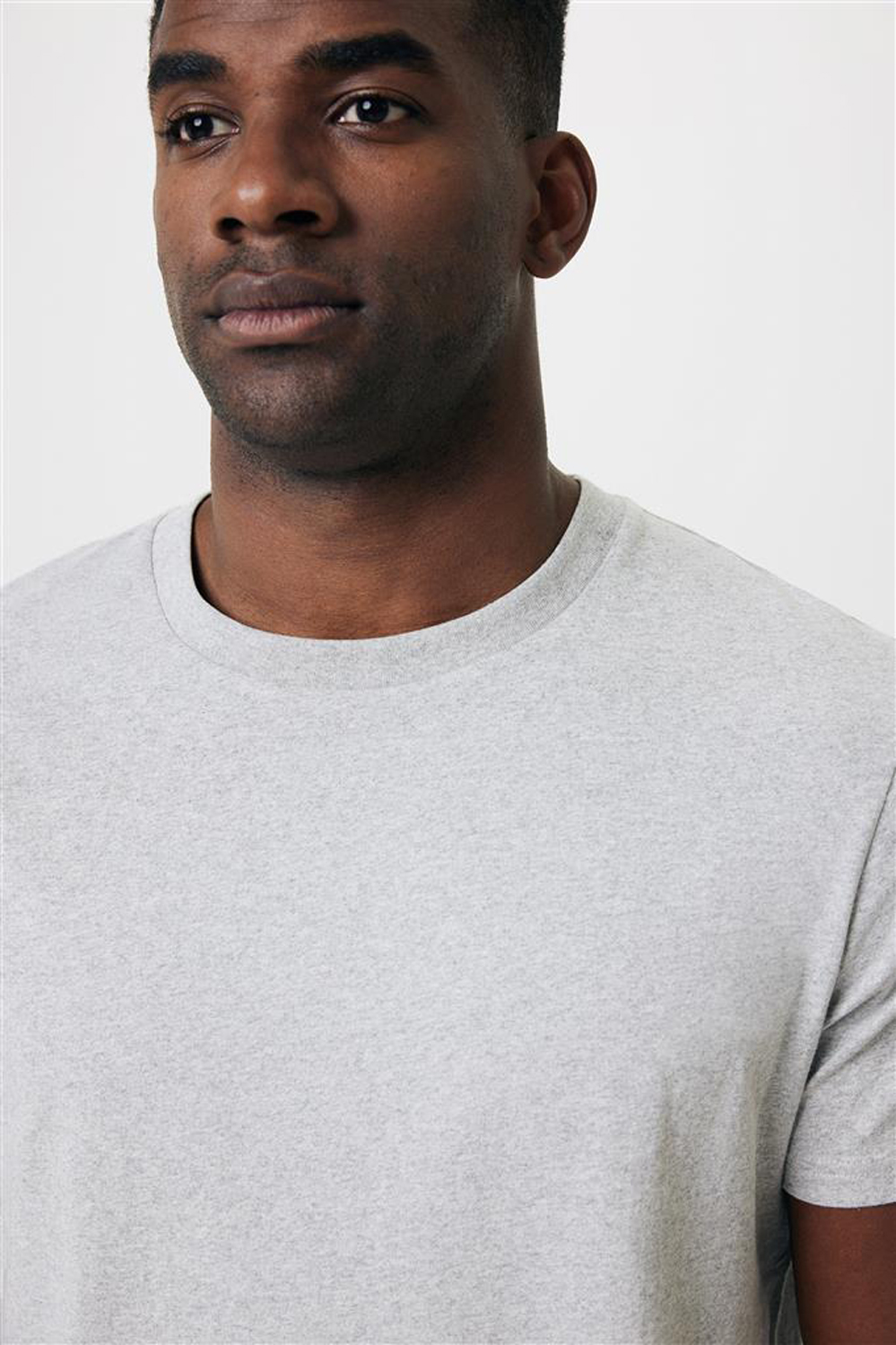 Футболка Iqoniq Manuel из переработанного неокрашенного хлопка, унисекс, 180 г/м²-13